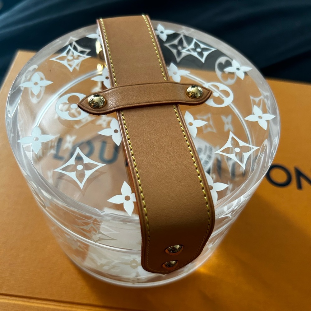 LOUIS VUITTON  Clear Monogram